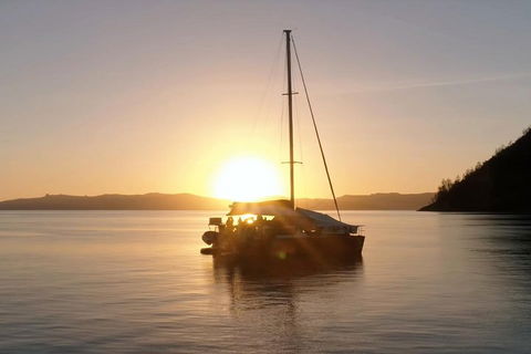 2-Night Whitsunday Islands All-Inclusive Sailing Tour From Airlie Beach - Restaurant Gold Coast 0