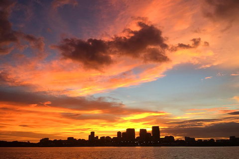 Tropical Light Sundowner Cruise With Drinks Included - Restaurant Gold Coast 4