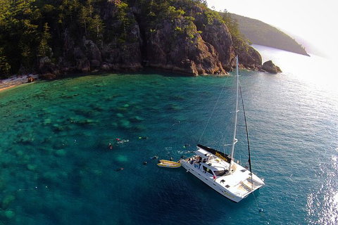 Sail, Snorkel, SUP & Kayak Charter Whitsundays - Restaurant Gold Coast 2