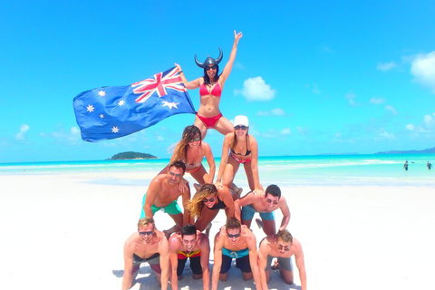Sail, Snorkel, SUP & Kayak Charter Whitsundays - Restaurant Gold Coast 3