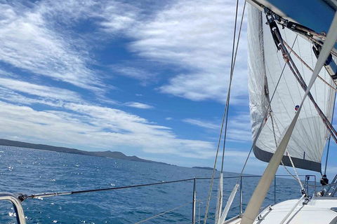 Sailing Curlew Escape On Moreton Bay - Restaurant Gold Coast 4