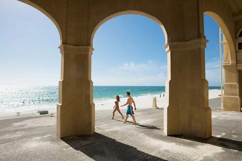 Wonderful Perth Self-Guided Audio Tour - Restaurant Gold Coast 2