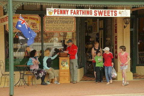 2-Day Wave Rock, York, Wildflowers & Aboriginal Experience - Restaurant Gold Coast 4