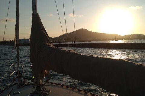 Townsville Small Group Sunset Sail Sailing Cruise Boat Tour Charter Hire - Restaurant Gold Coast 2
