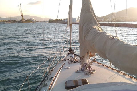 Townsville Small Group Early Morning Sailing Cruise Boat Tour Charter Hire - Restaurant Gold Coast 1