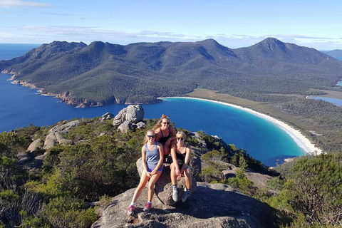 2-Day Tas East Coast Escape Tour Including Bay Of Fires, Wineglass Bay & Devils - Restaurant Gold Coast 1