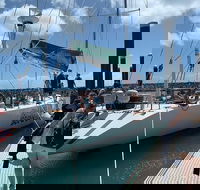 2-Night Whitsundays Sailing Cruise incl. Whitehaven Beach  Great Barrier Reef - Restaurant Gold Coast