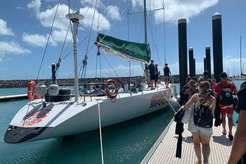 2-Night Whitsundays Sailing Cruise Incl. Whitehaven Beach & Great Barrier Reef - Restaurant Gold Coast 0