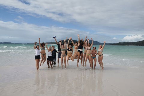 2-Night Whitsundays Sailing Cruise Incl. Whitehaven Beach & Great Barrier Reef - Restaurant Gold Coast 4