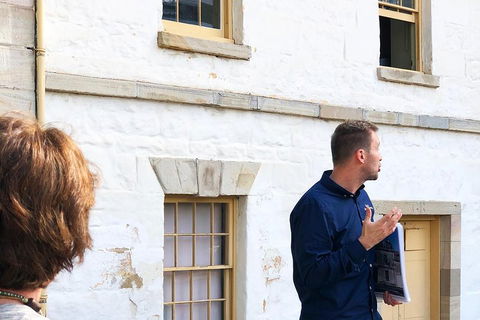 Convicts And The Rocks: Sydney's Walking Tour Led By Historian - Restaurant Gold Coast 2