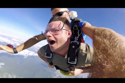 Reef And Rainforest Tandem Sky Dive In Cairns - Restaurant Gold Coast 1