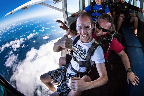 Reef And Rainforest Tandem Sky Dive In Cairns - Restaurant Gold Coast 2