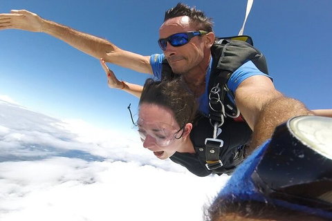 Reef And Rainforest Tandem Sky Dive In Cairns - Restaurant Gold Coast 4