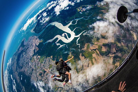 Reef And Rainforest Tandem Sky Dive In Cairns - Restaurant Gold Coast 5