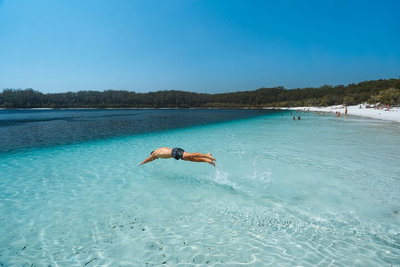 Lake McKenzie Full-Day Tour with Lunch from Hervey Bay