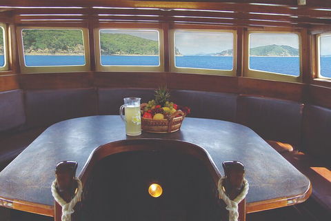 2 Night Whitsunday Islands Cruise On New Horizon From Airlie Beach - Restaurant Gold Coast 0