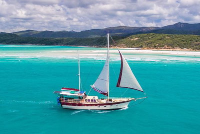 2-Day Whitsundays Sailing Adventure SV Whitehaven