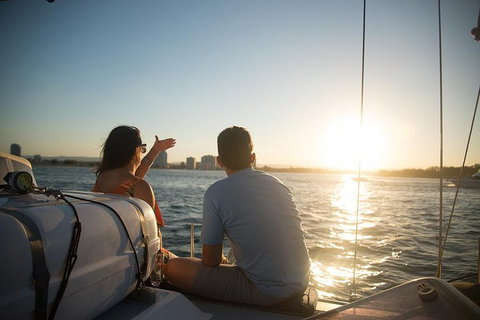 Gold Coast Sunset Cruise With Sparkling Wine & Nibbles Platter - Restaurant Gold Coast 2