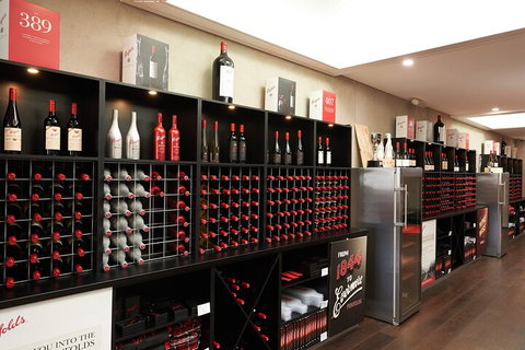 Penfolds Barossa Valley: Make Your Own Wine - Restaurant Gold Coast 2
