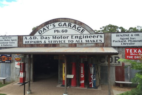 Private Tour To Paronella Park, Historic Village Herberton And Wild Life Wallaby - Restaurant Gold Coast 3