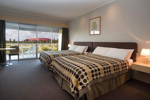 3-Day Uluru-Kata Tjuta And Kings Canyon 4WD Small-Group Eco-Tour From Alice Springs - Restaurant Gold Coast 0