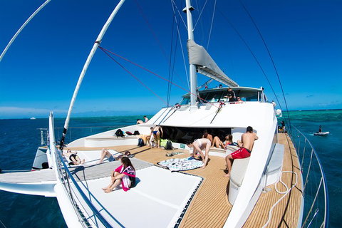 Passions Of Paradise Great Barrier Reef Snorkel And Dive Cruise From Cairns By Luxury Catamaran - Restaurant Gold Coast 3